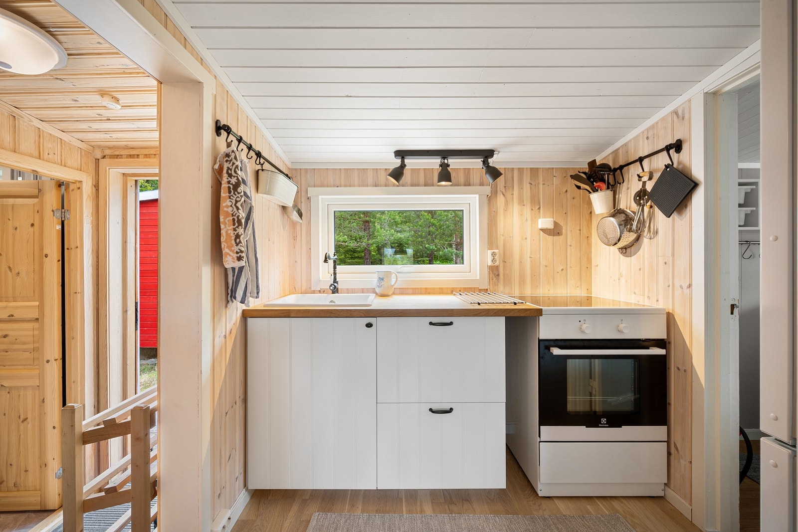 Kjøkkenet består av flere arbeidssoner Galleribilde