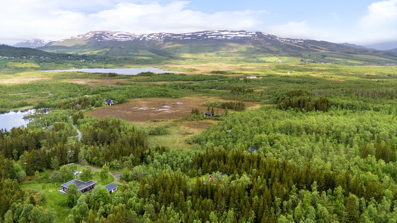 Dronebilde av nærområdet Galleribilde