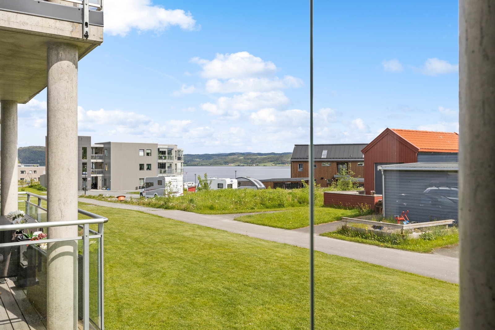 Utsikt mot sjøen! Galleribilde