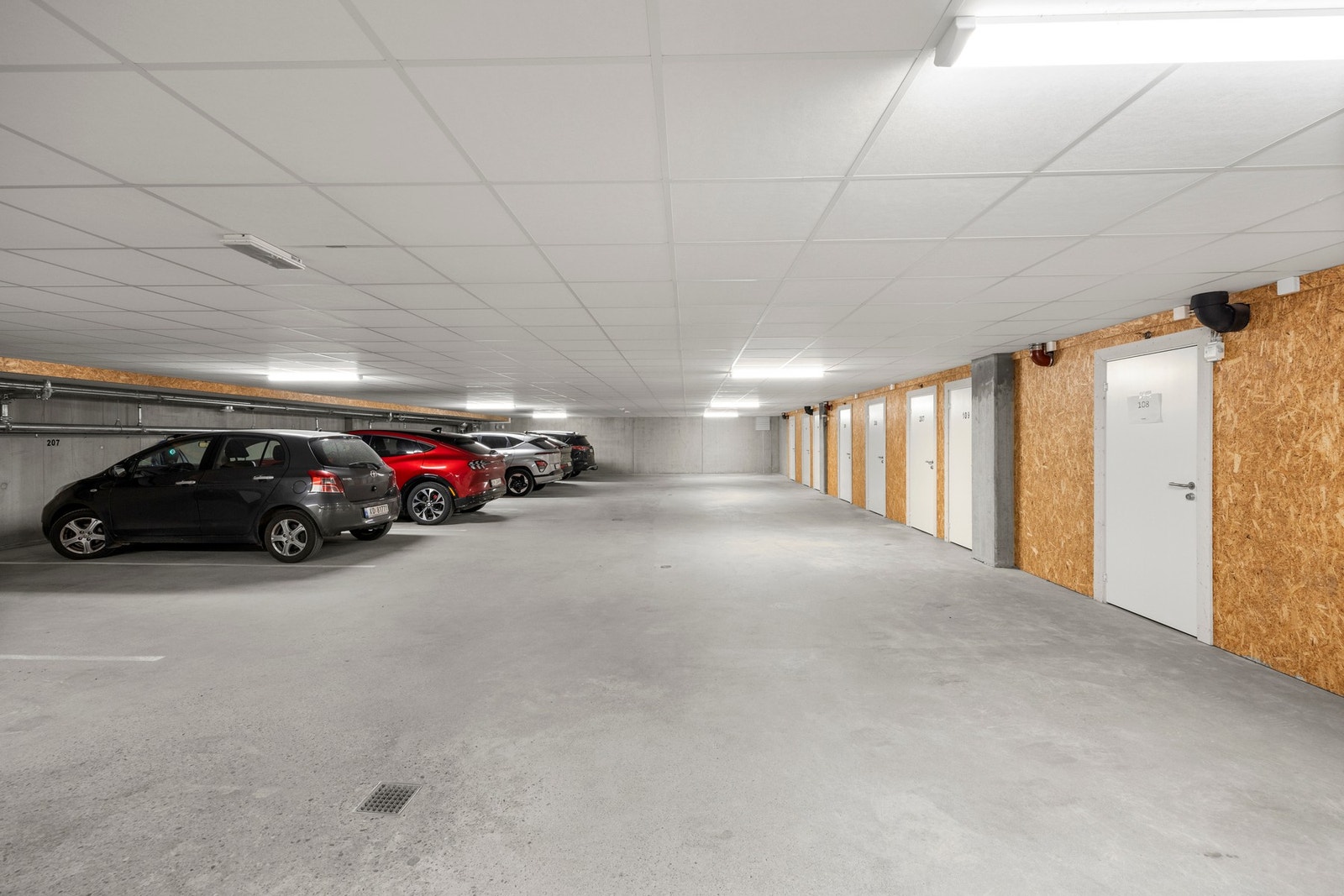 Leiligheten disponerer parkering i felles garasjekjeller Galleribilde