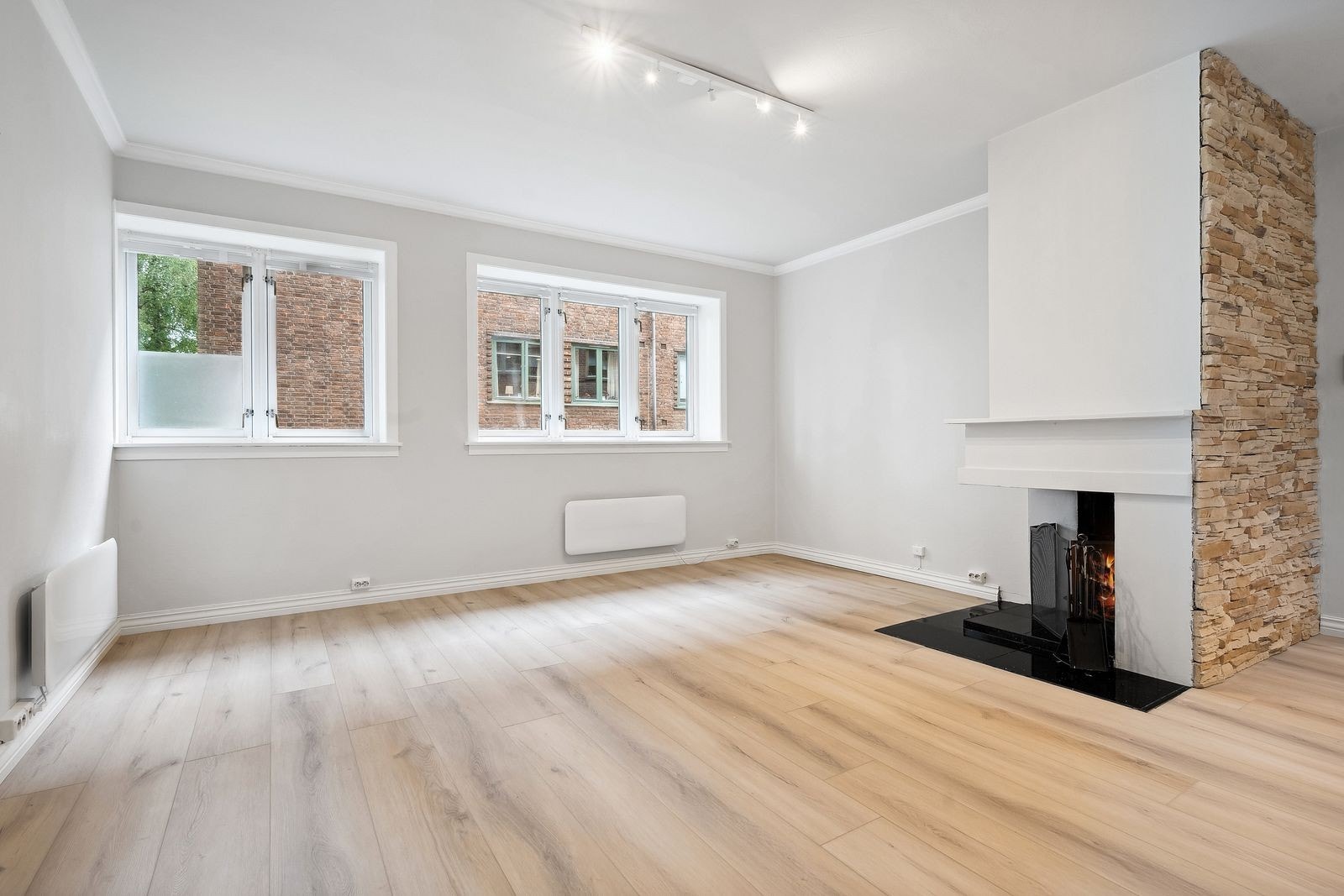 Velkommen til Hafrsfjordgata 39A! En lys og delikat 3-roms med peis. Ledig omgående Galleribilde