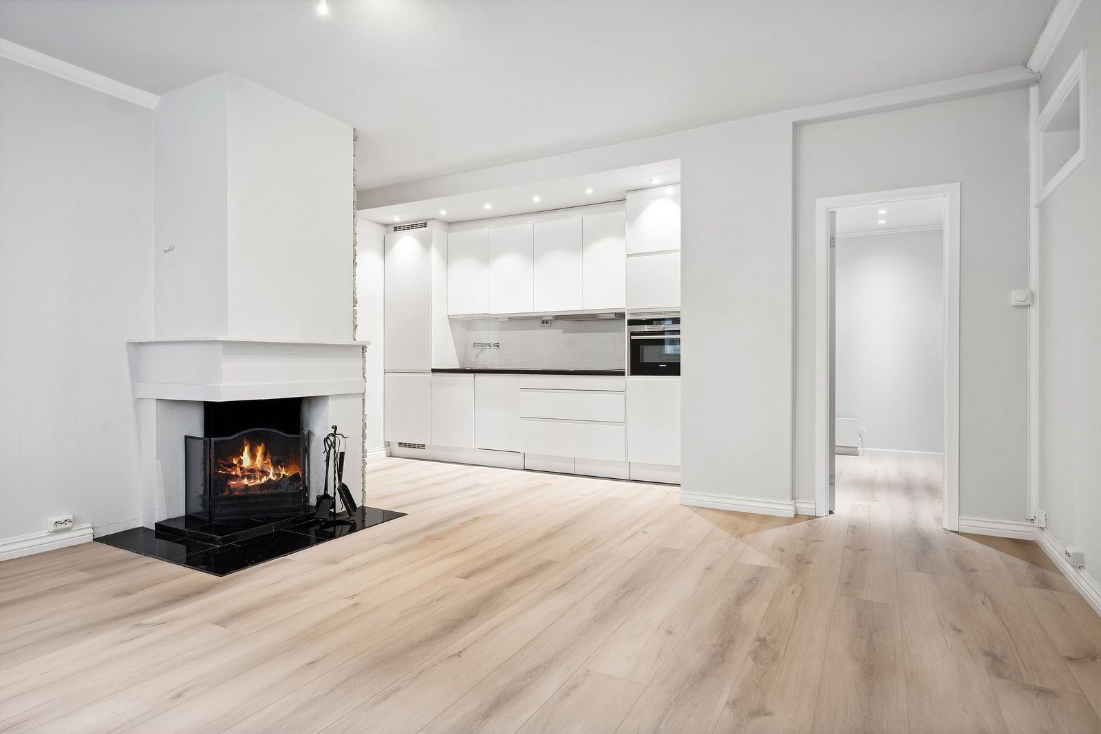 Leiligheten er ledig omgående og leies ut umøblert. Galleribilde