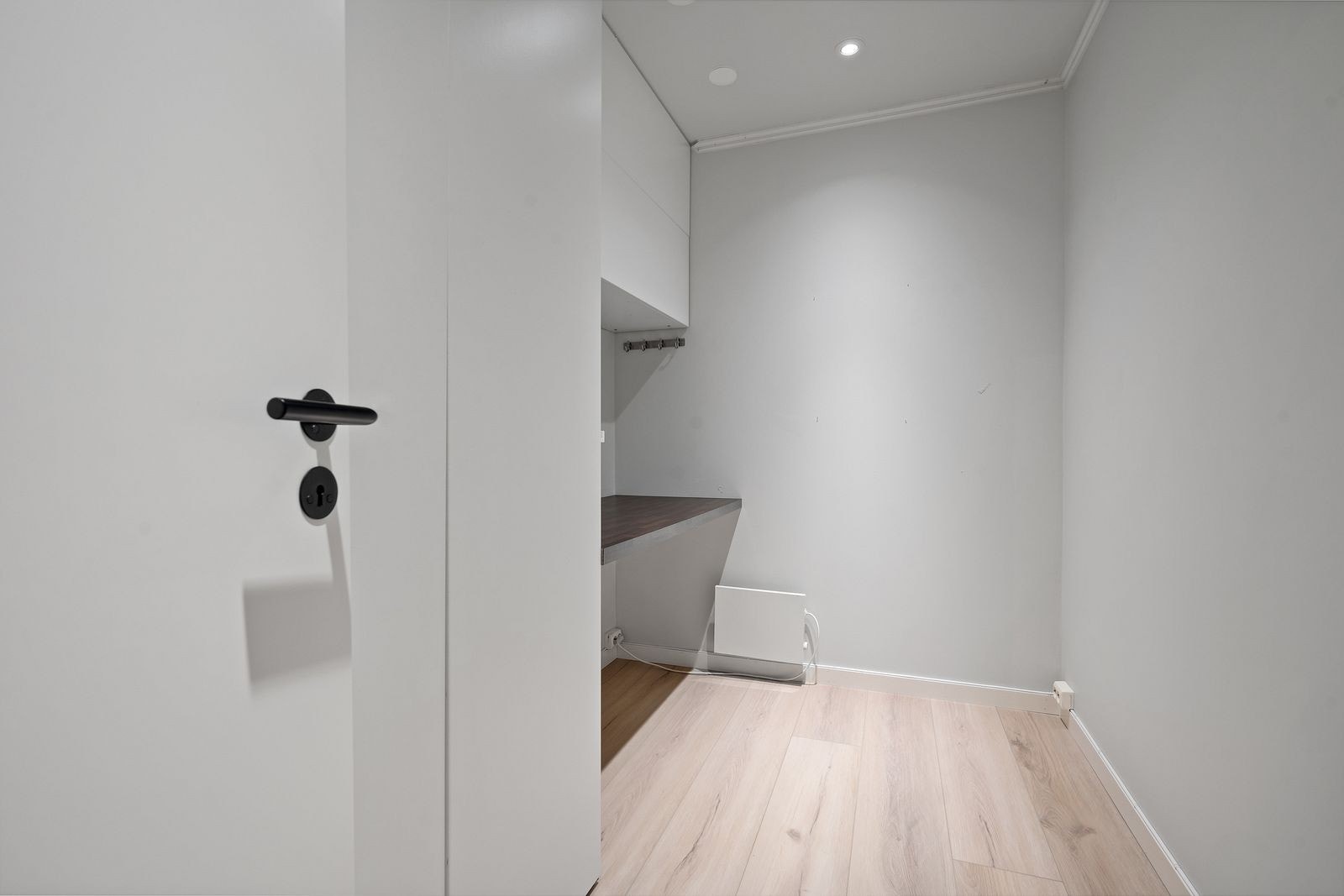 Ekstra disponibelt rom. Kan brukes som kontor/ garderoberom. Galleribilde