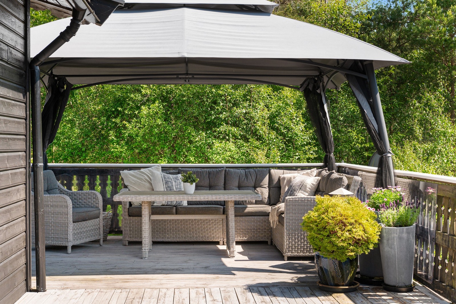 Koselig uteplasser og solrike terrasser. Galleribilde