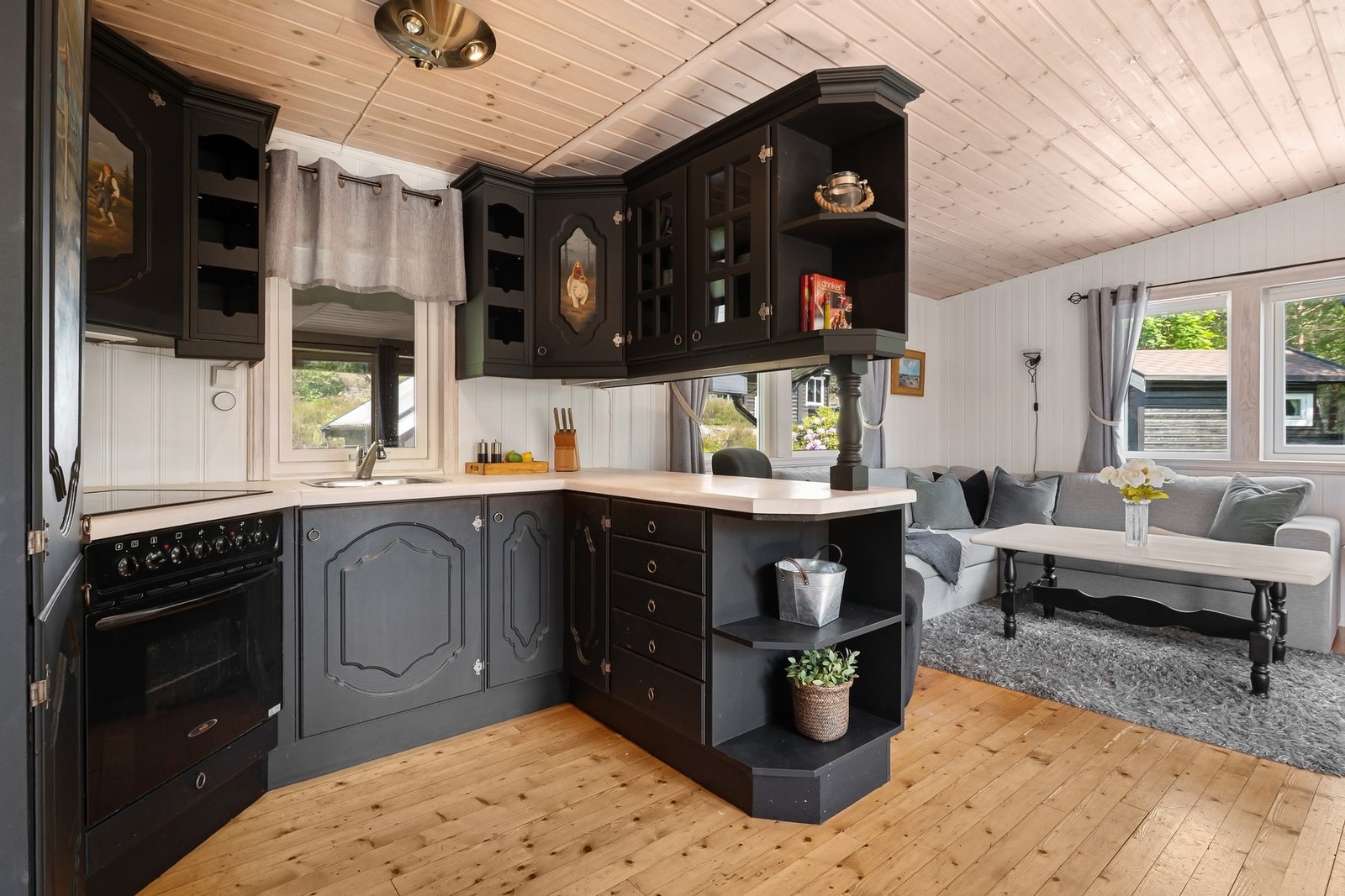 Koselig og praktisk kjøkkenkrok. Galleribilde