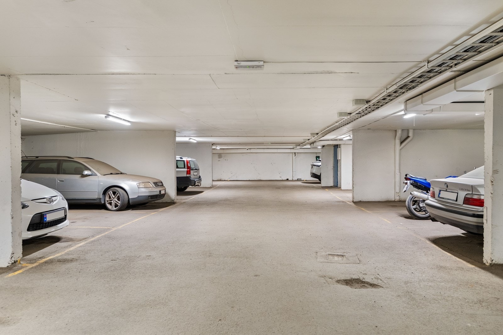 Med boligen disponeres garasjeplass på borettslagets eiendom, det er mulig å montere ladeboks Galleribilde