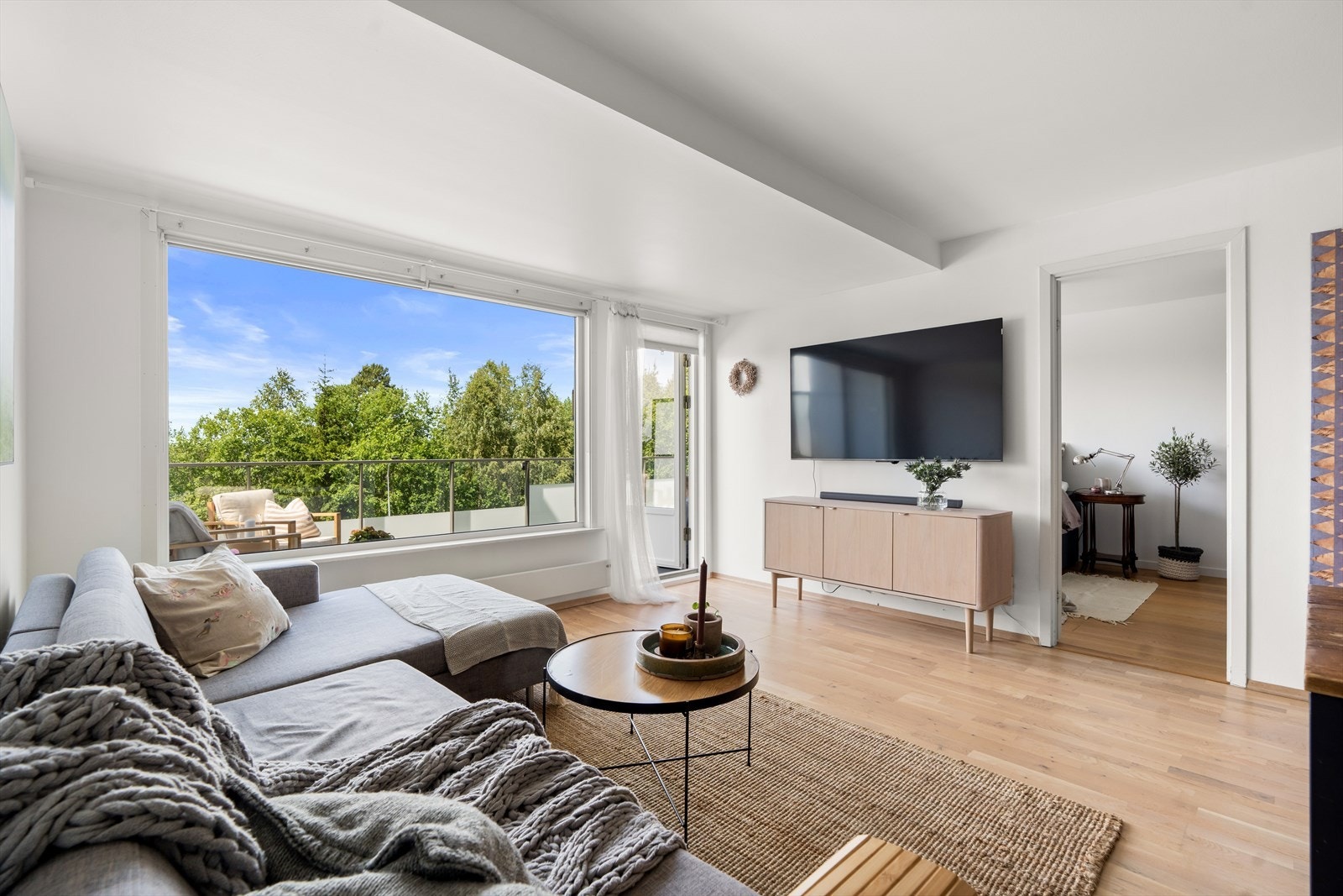 Stor vestvendt balkong på 19 kvm med fantastiske solforhold Galleribilde