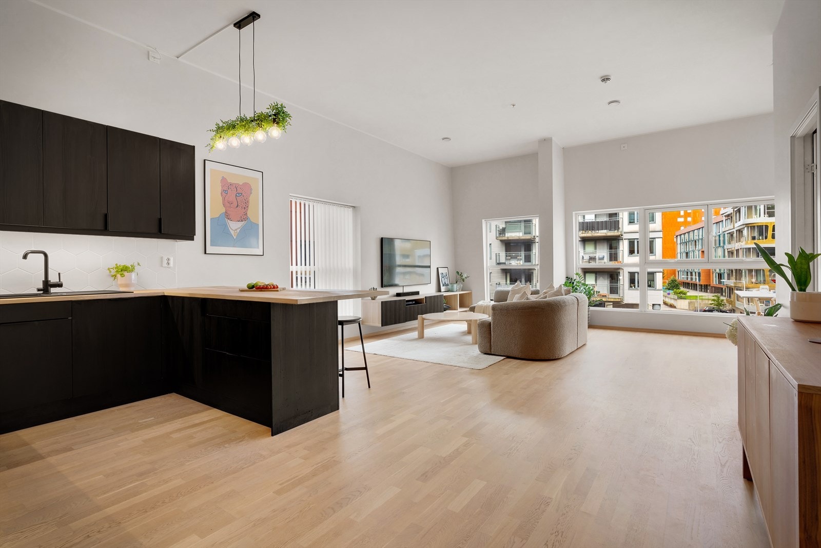 - Leiligheten er malt i lys farge som gjør det enkelt å skape sitt eget preg - Galleribilde