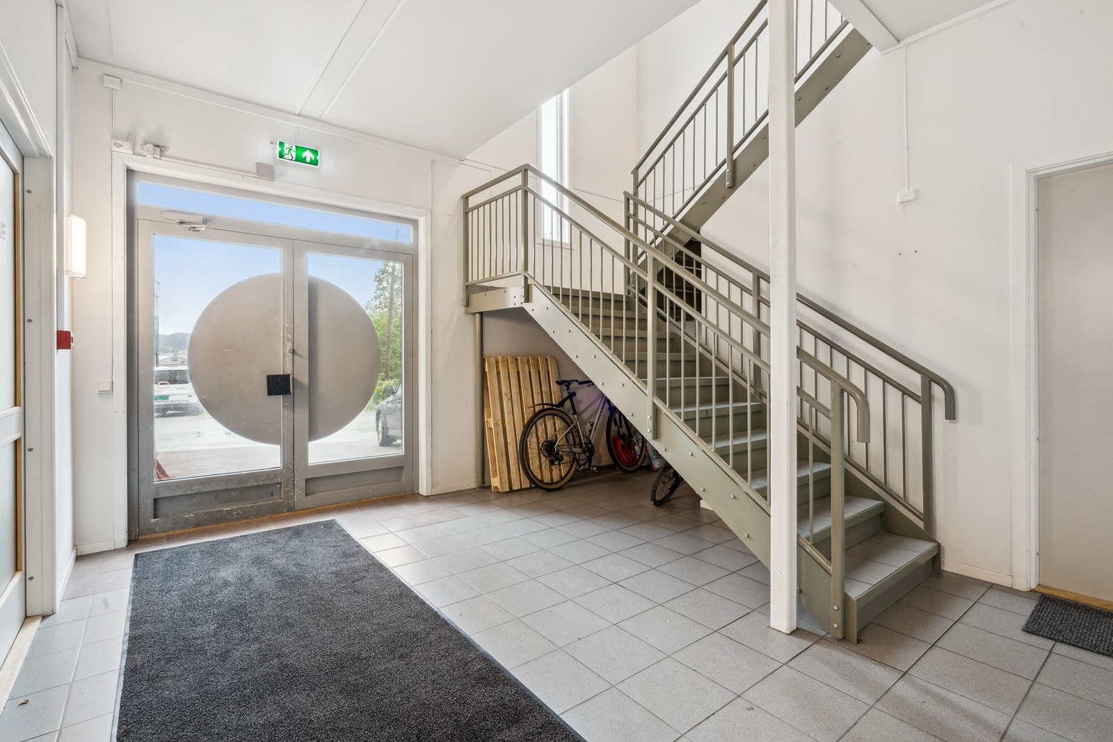 Felles inngangsparti. Galleribilde