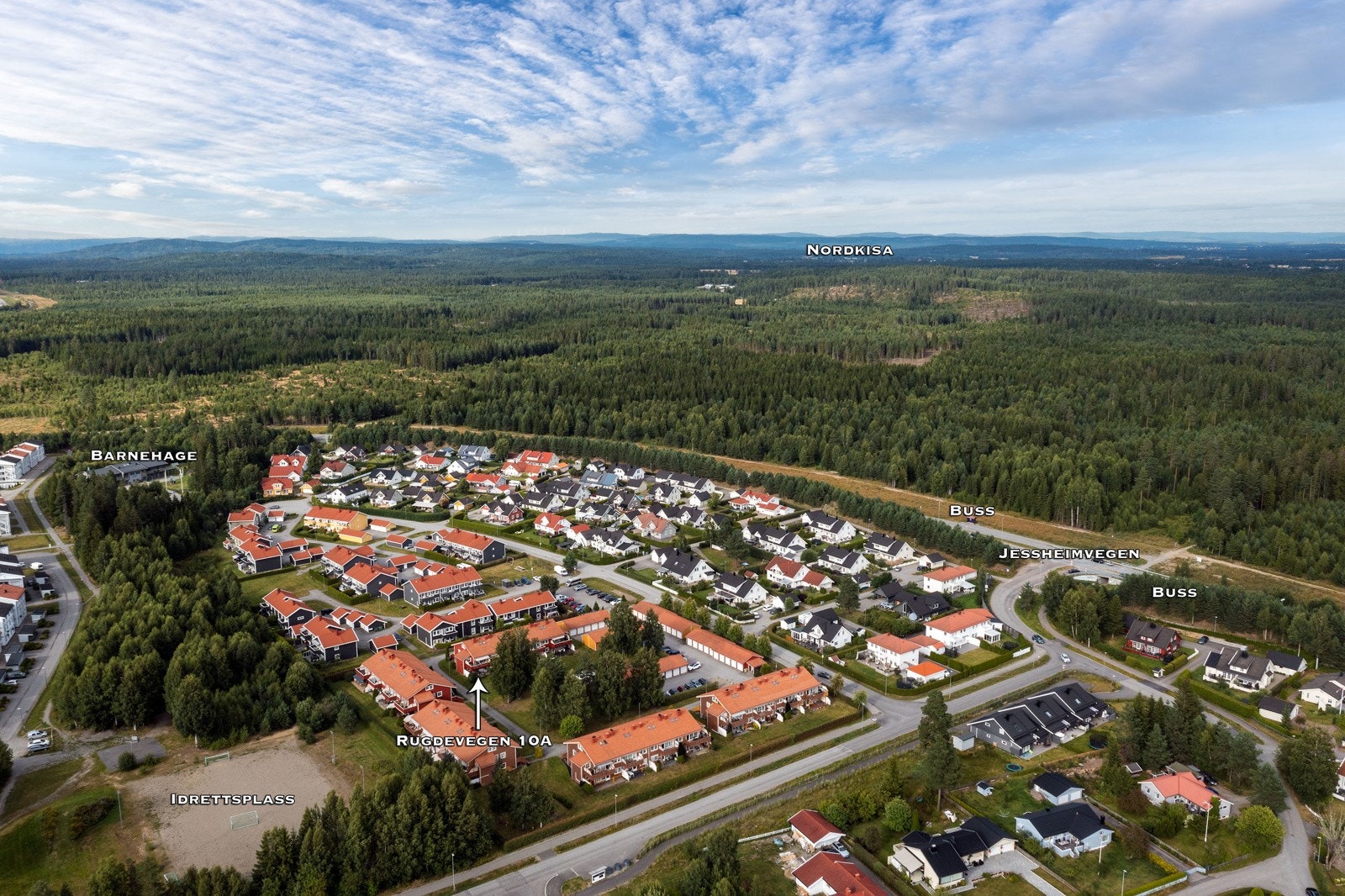 Det er et godt utviklet kollektivtilbud i området. Den nærmeste bussholdeplassen heter Nordbyvegen og ligger ca. 4 minutters gange fra boligen fra boligen. Galleribilde