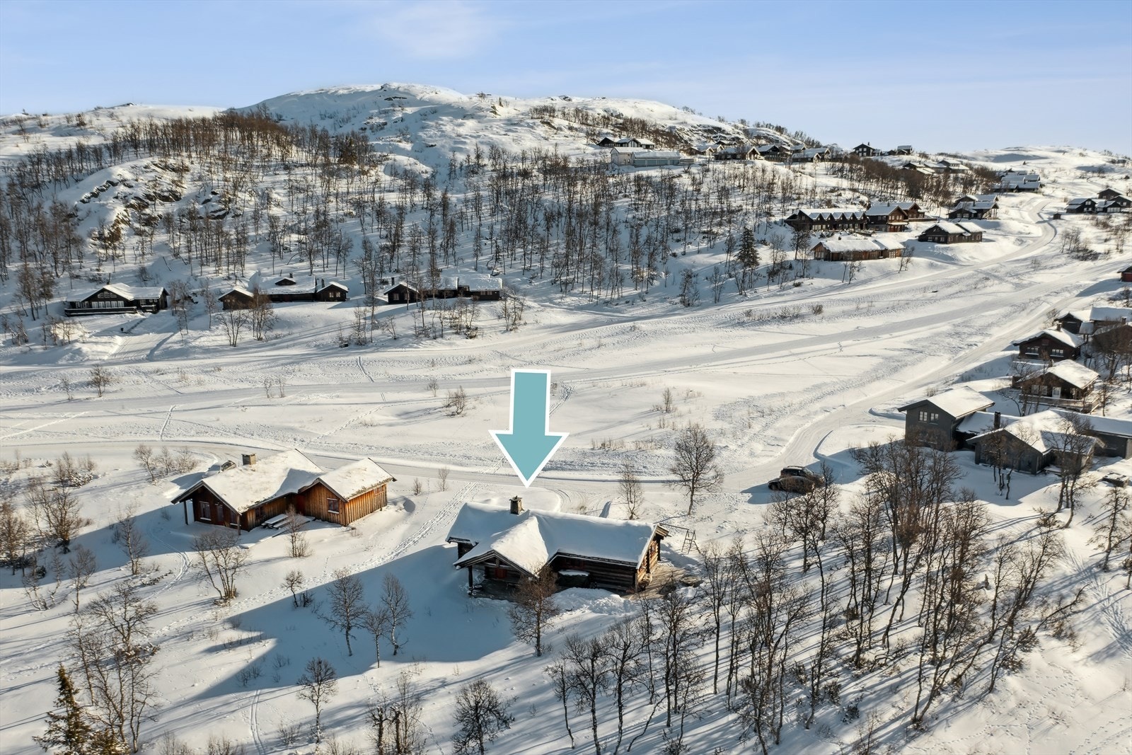 Dette er en eksklusiv norsk tømmerhytte lokalprodusert med norsk tømmer, autentisk seterstil og eleganse Galleribilde