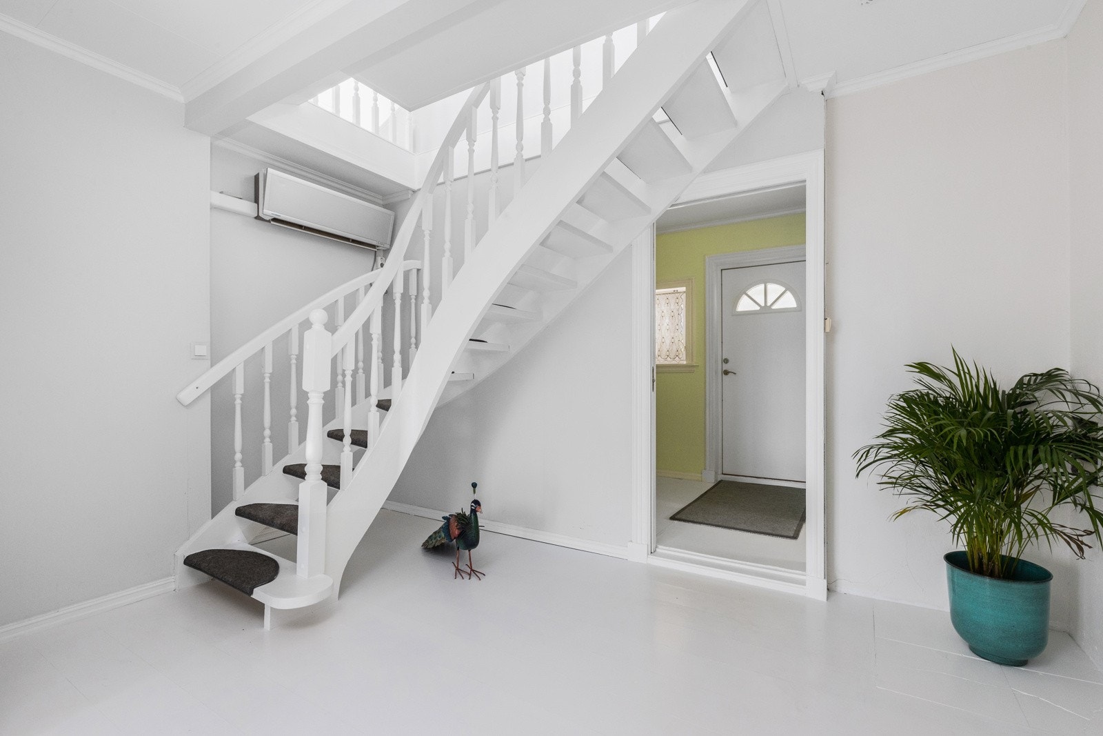 Gang med trapp til 2 etasje. Galleribilde