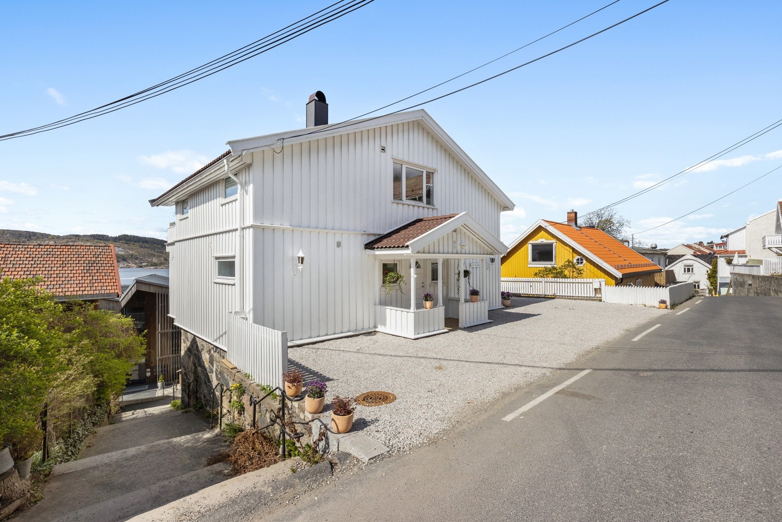 God plass til inntil 4 biler i front av huset. Galleribilde