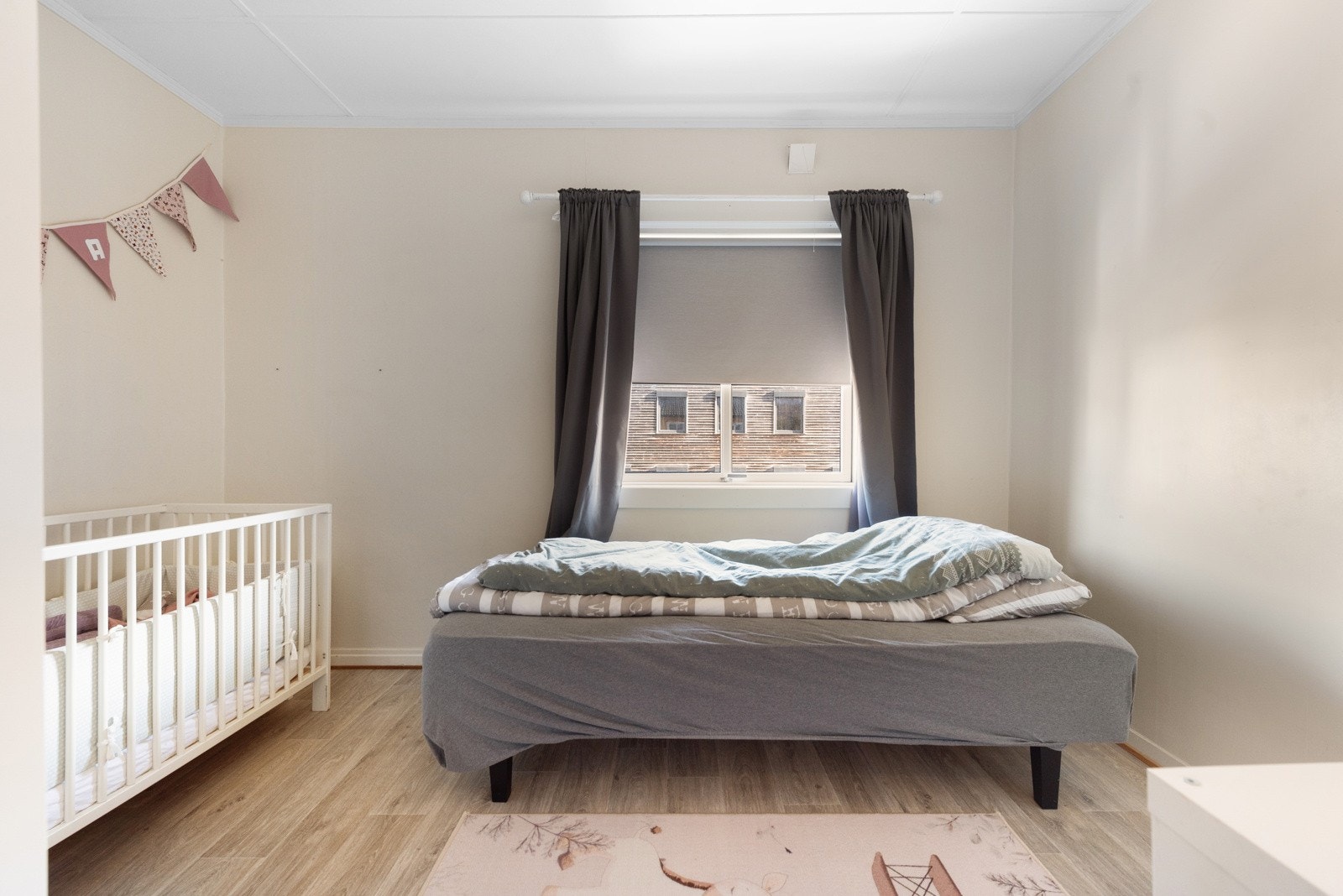 Det er god plass til både store og små i leiligheten Galleribilde