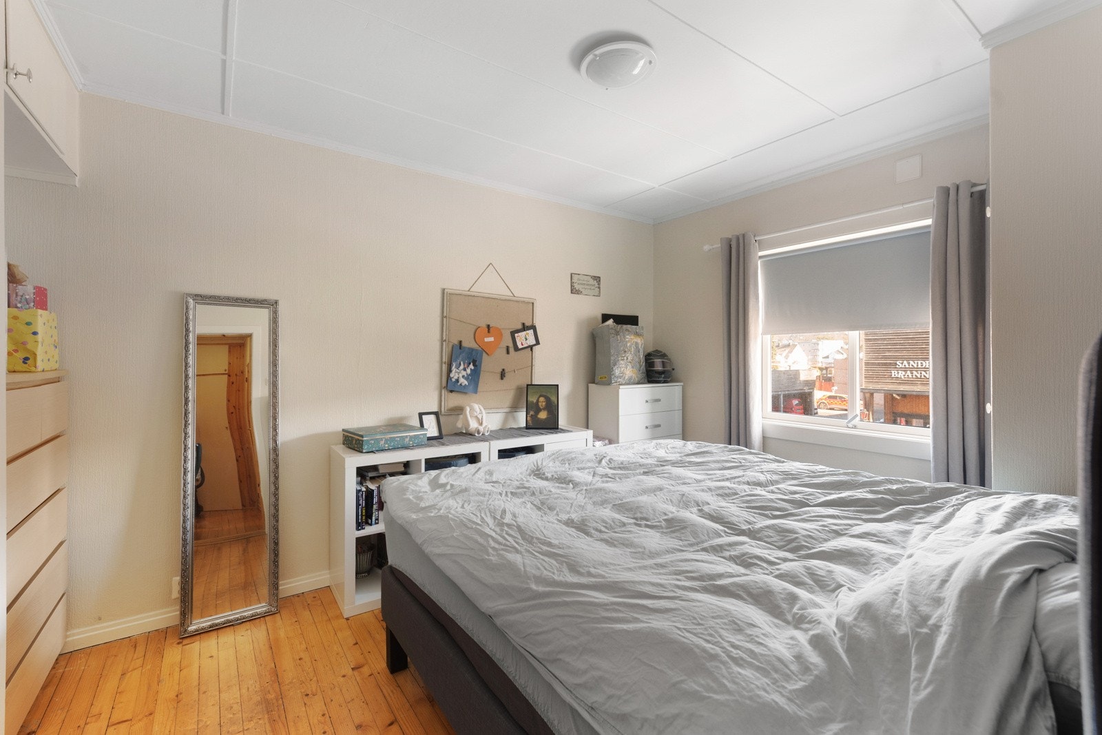 Leiligheten har 2 soverom, hvorav det største har en slik størrelse at det er mulig for barna å dele Galleribilde