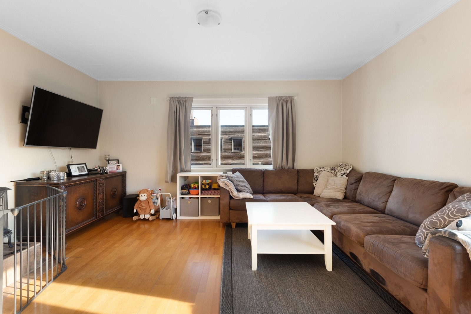 Med lyse og nøytrale vegger er det enkelt å sette sitt personlige preg på rommet og skape den stilen du ønsker Galleribilde