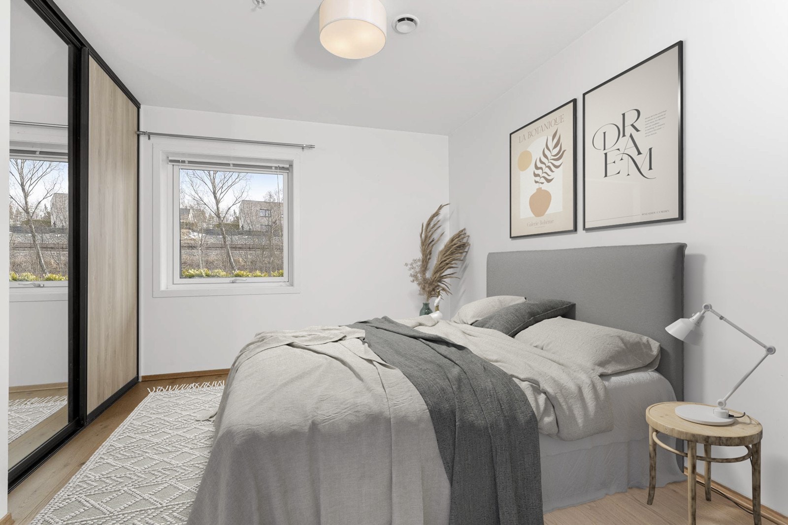 Hovedsoverommet kan innredes med dobbeltseng med tilhørende nattbord og har skyvedørsgarderobe (digital styling). Galleribilde