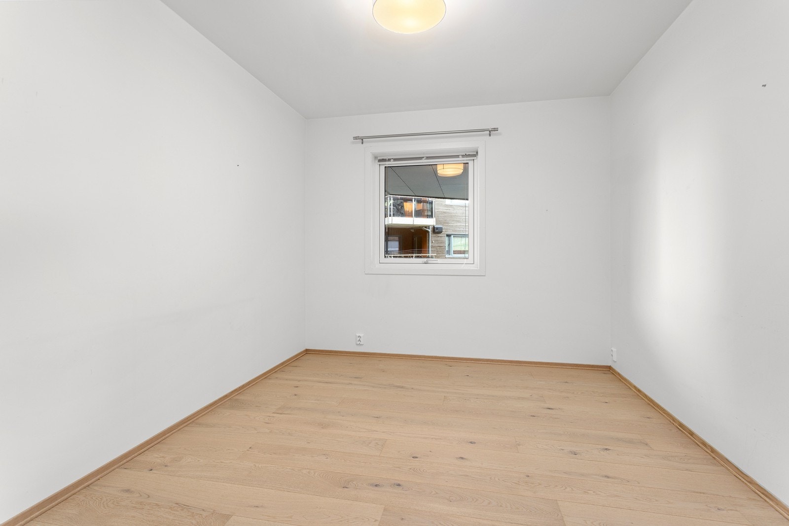 Soverom 2 er av samme størrelse som hovedsoverommet og passer perfekt som gjesterom, barnerom eller kontor. Galleribilde