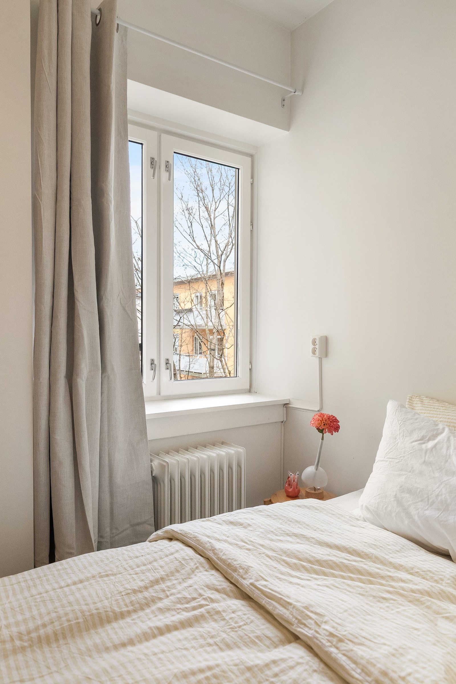 Vindusflate sørger for naturlig lysinnslipp. Galleribilde