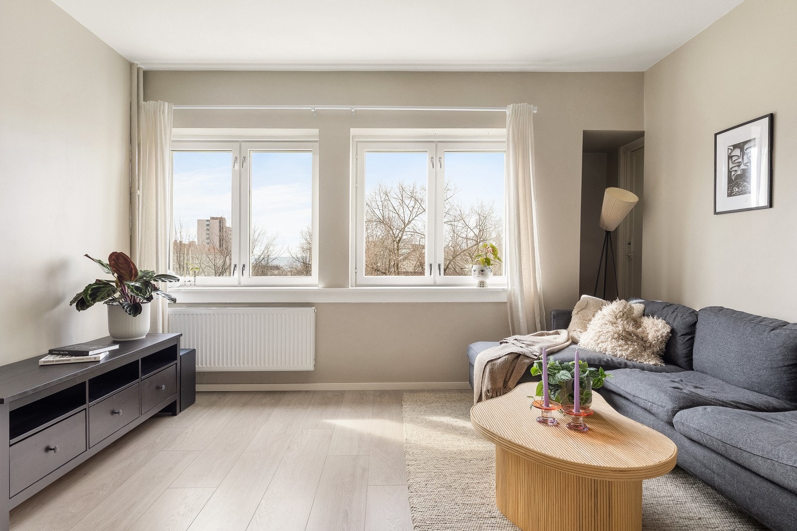 Lys og lekker 2-roms leilighet med brannbalkong beliggende høyt og luftig i byggets 4. etasje på Nordpolen/Sandaker. Galleribilde