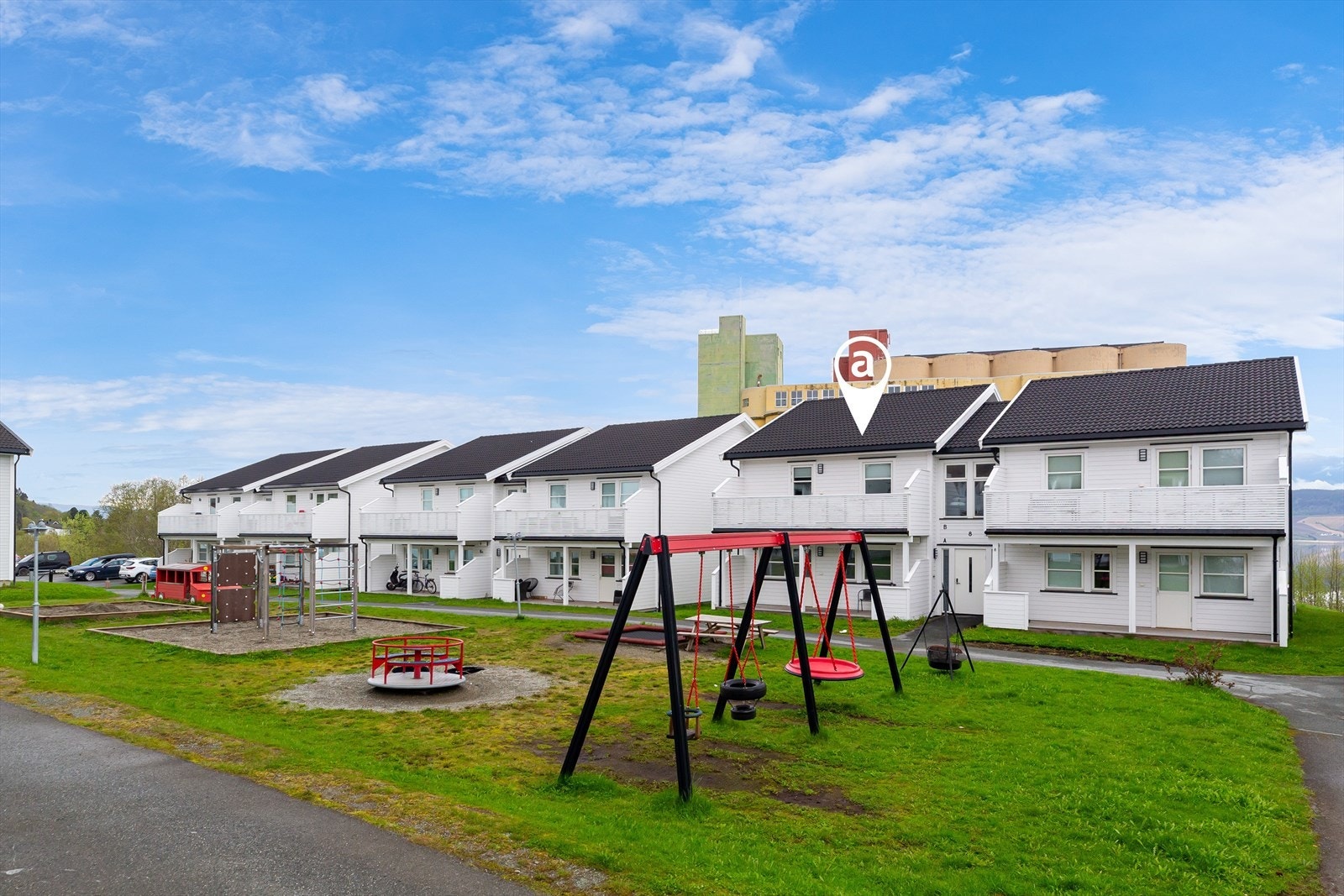 Området har et aktivt lokalsamfunn, trygge nabolag og enkel tilgang til kollektivtransport mot både Trondheim og Melhus - perfekt for deg som ønsker både nærhet til naturen og praktiske hverdagsløsninger. Galleribilde