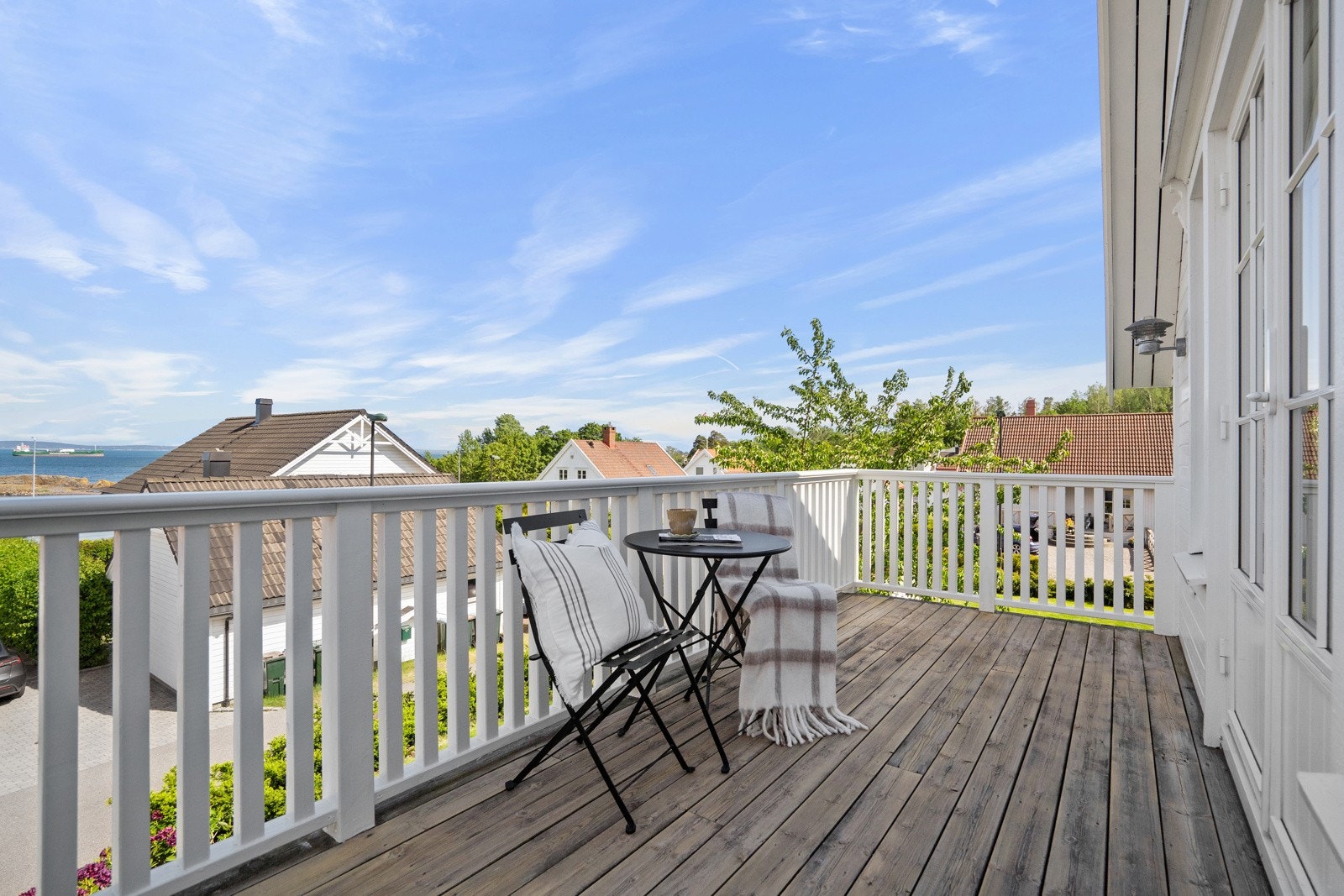 Balkong mot sjøen med fin utsikt! Galleribilde