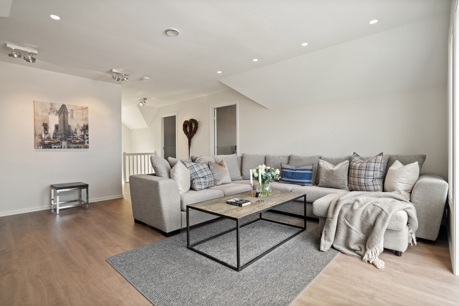 Loftstua er perfekt som ekstra tv-stue, for ungdommen eller som enda et poteniselt soverom Galleribilde