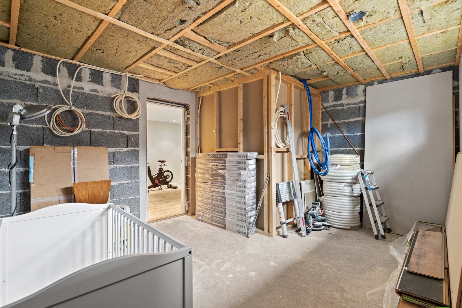 Uinnredet rom i hoveddelen - godkjent på tegning som hobbyrom Galleribilde