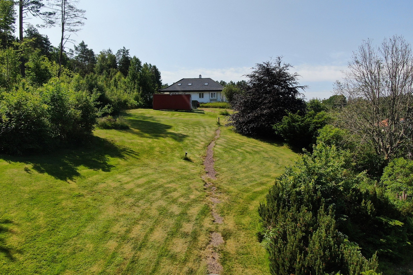 Kontormodul (container) på nabotomt fjernes før byggestart. Står der kun midlertidig for ombygging Galleribilde