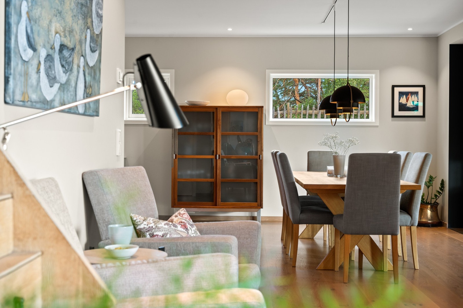 Lese krok i del av stue Galleribilde