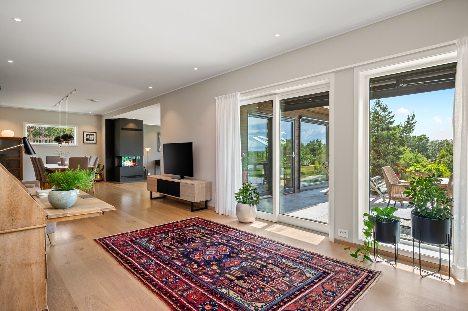 Stuen er svært luftig innholdsrik med flere soner Galleribilde