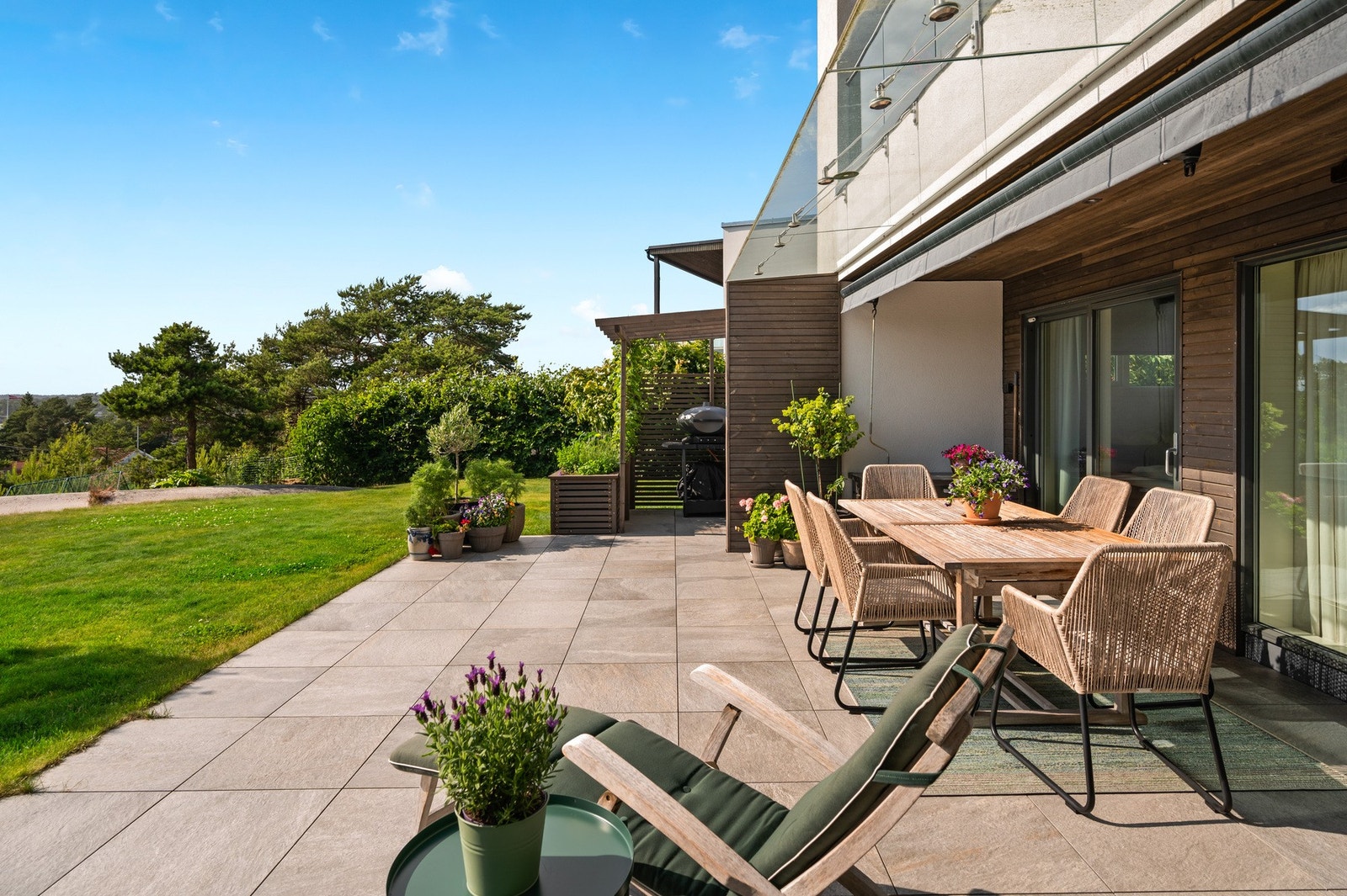 Midt på sommeren har du sol fra tidlig om morgen til den går ned rundt halv elleve Galleribilde