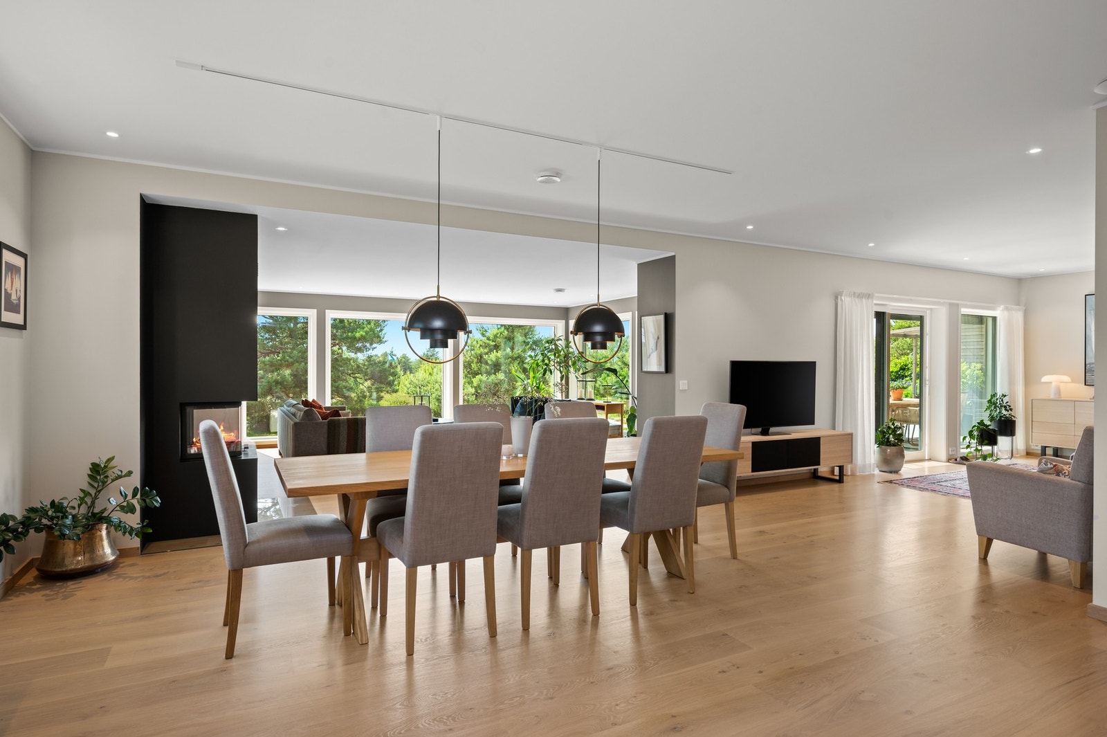 Innvendig holder boligen gjennomgående høy standard med parkett- og flislagte gulv Galleribilde