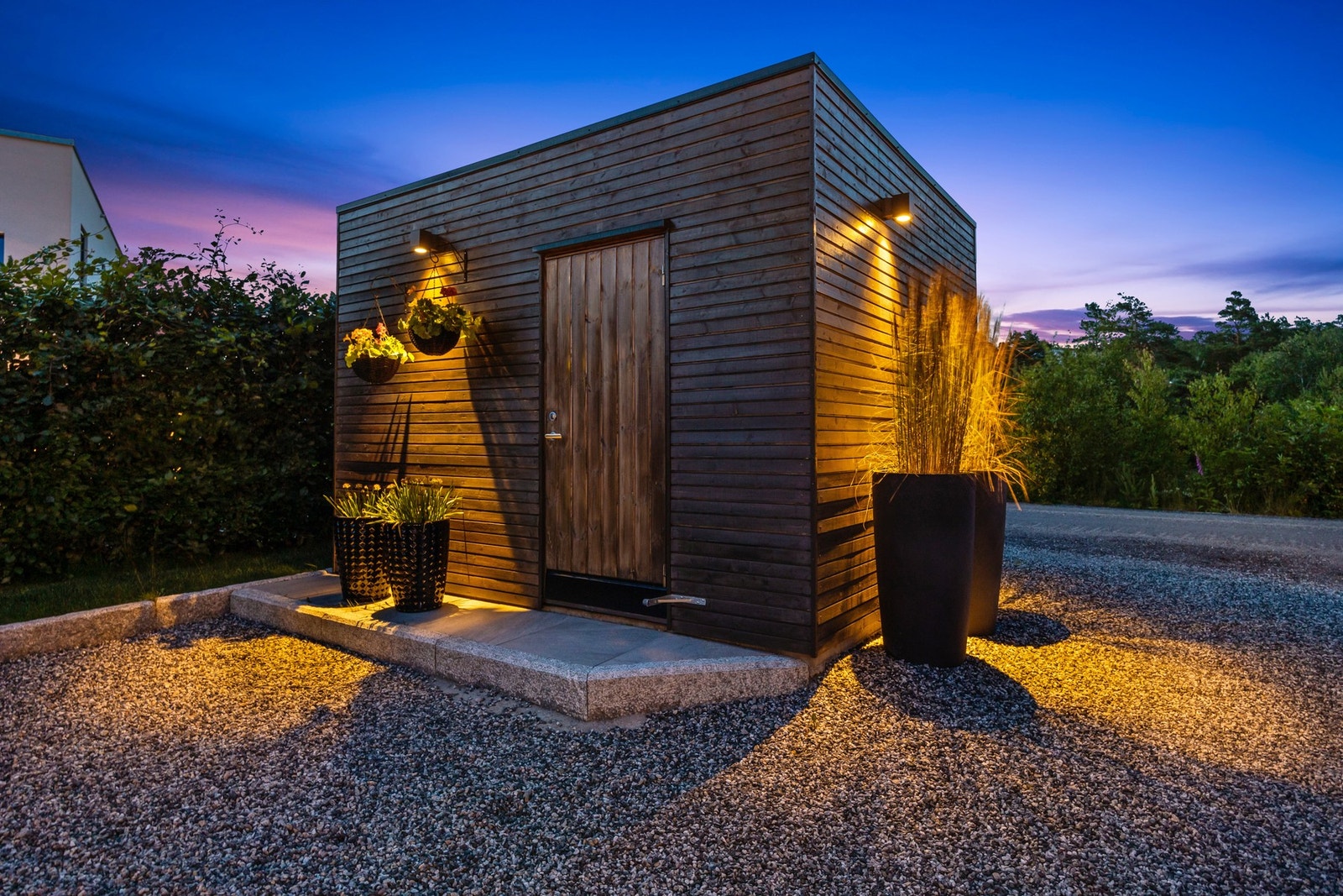 Utebod med belysning Galleribilde