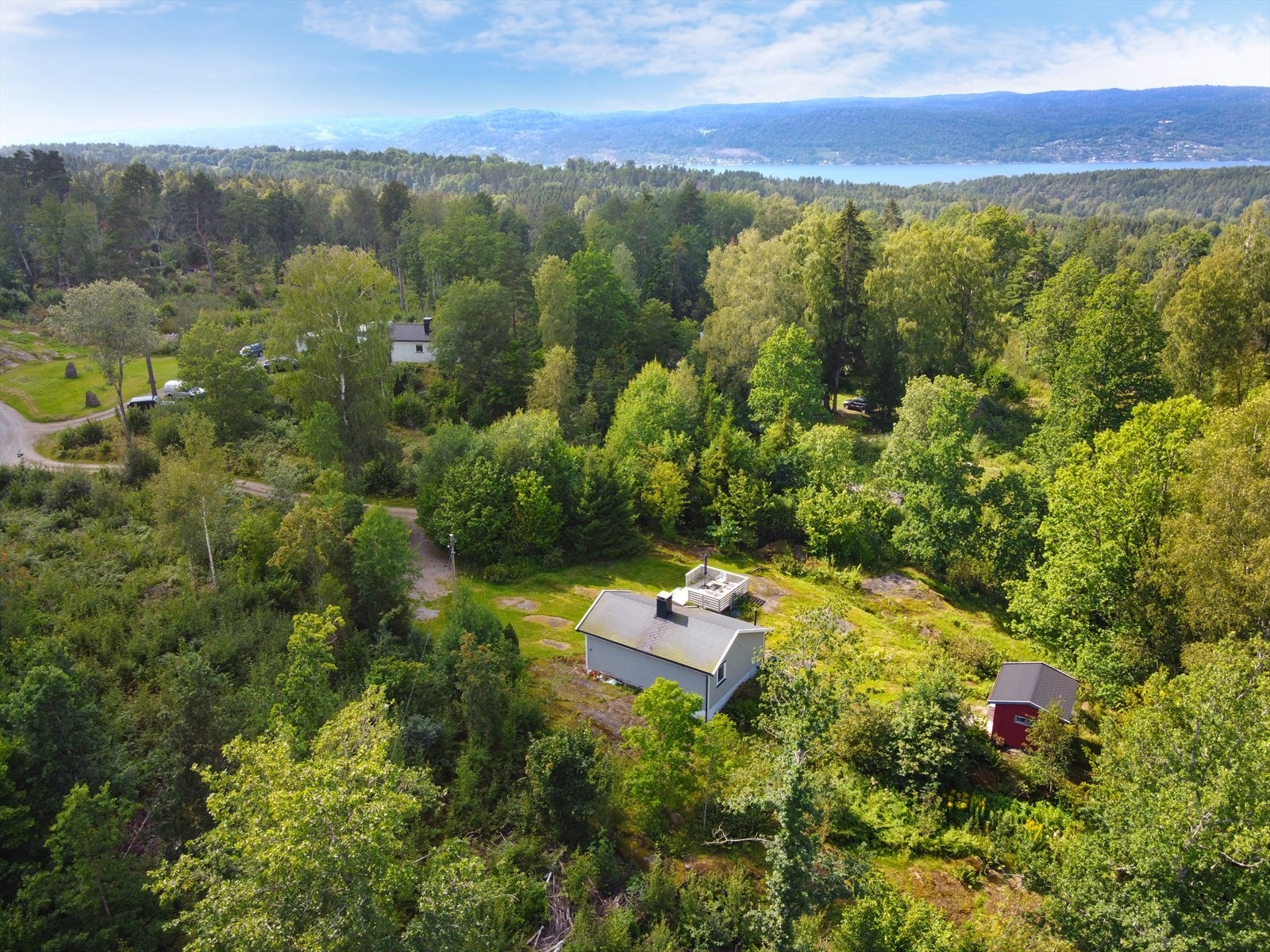 Brattåslia 30 presentert av Eiendomsmegler 1 - Hus i naturskjønne omgivelser med kort vei til vannet Galleribilde