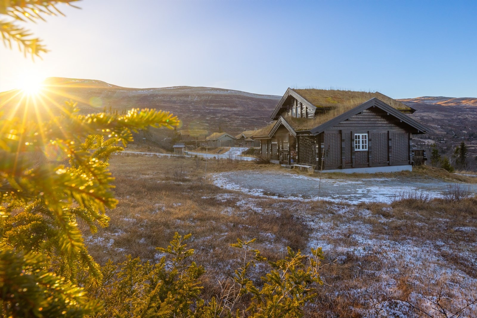 Stor tomt på ca. 1,8 mål med naturskjønne og idylliske omgivelser. Galleribilde