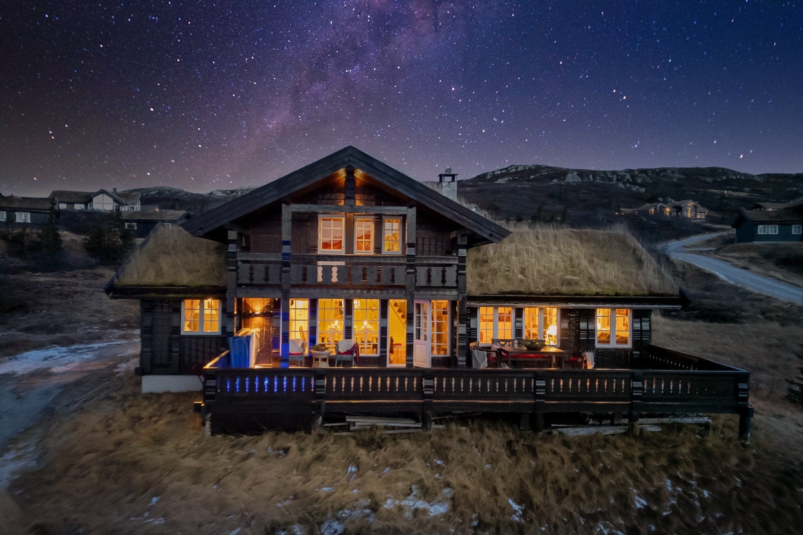 Meget attraktiv utsiktseiendom i feltet HV3, tomt 78 - Norefjellområdets nordøstre del av Høgevardetoppen! Hytta ligger i et av Høgevardes mest populære områder med mange turmuligheter sommer som vinter. Galleribilde