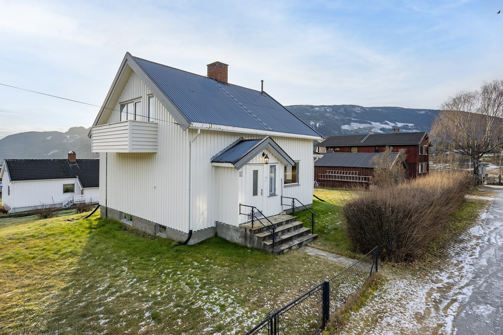 Eldre enebolig fra 1954 med fin beliggenhet på Kolflata. Galleribilde