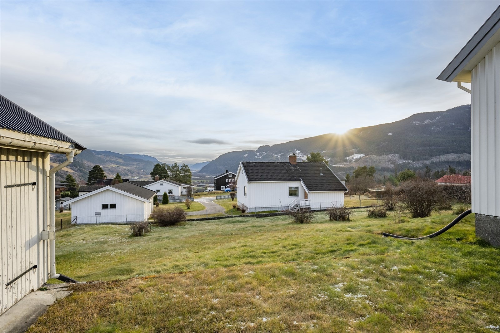 Fin utsikt fra eiendommen. Galleribilde