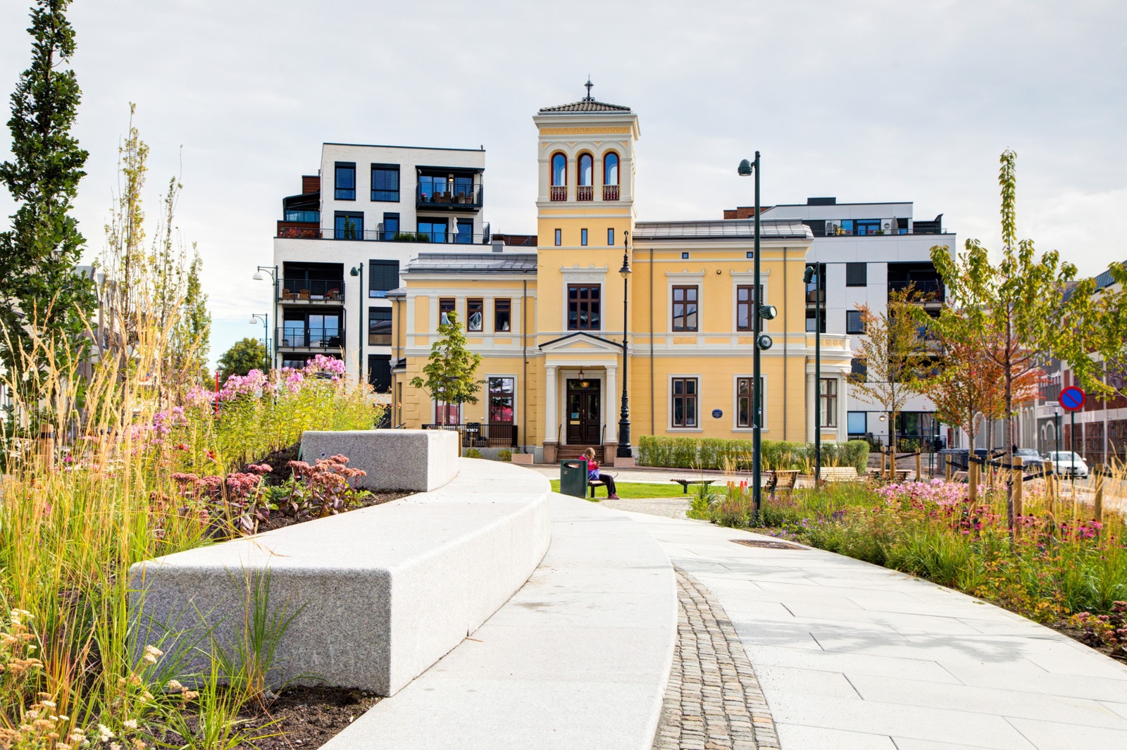 Eiendommen ligger i hyggelige omgivelser ved Grev Wedels Plass Galleribilde