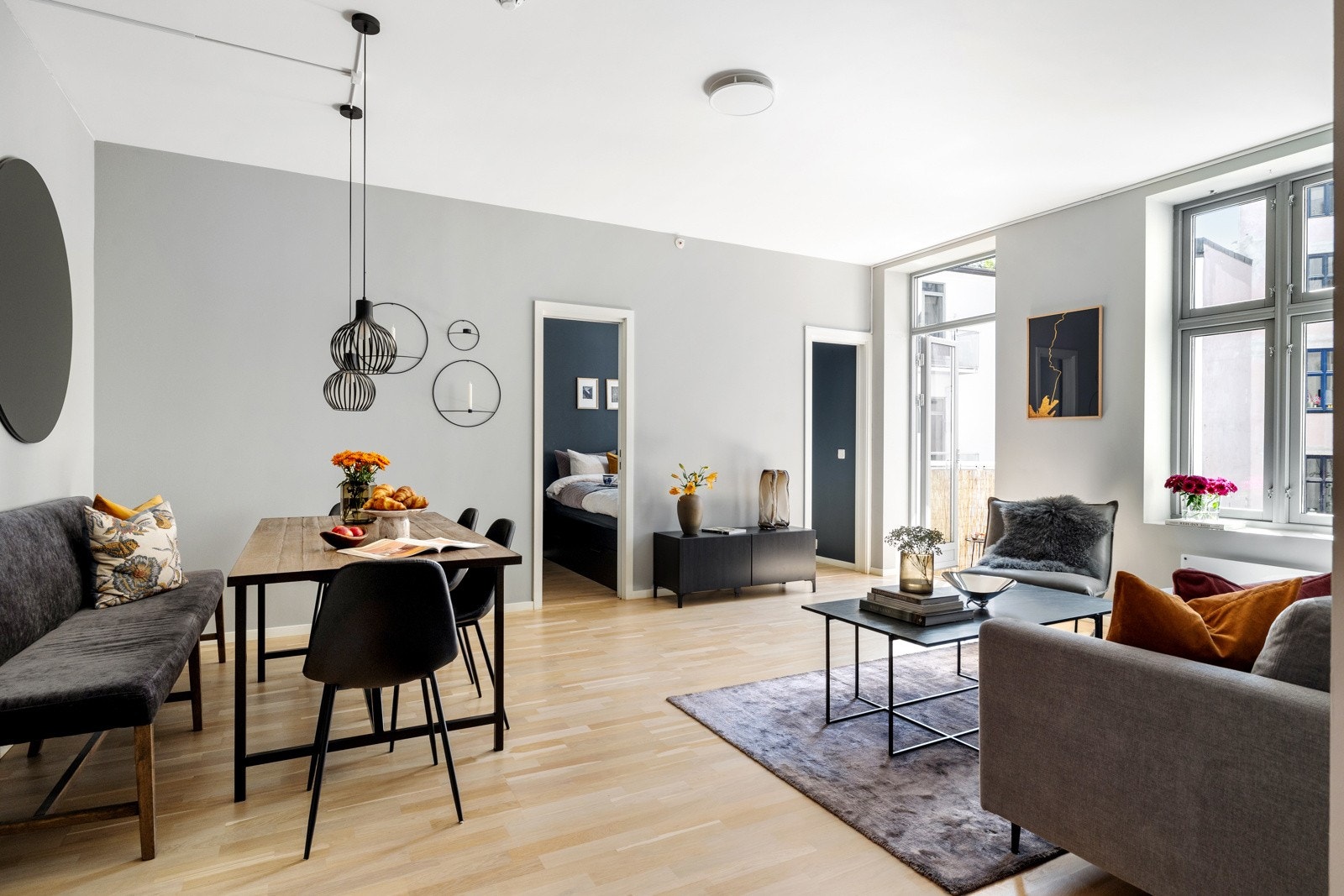 Leiligheten har en smart planløsning som inneholder entré, stue, kjøkken, soverom og bad Galleribilde