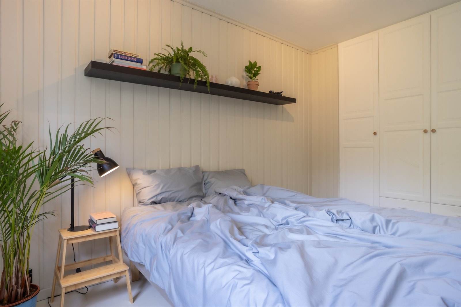 Soverom I er av svært god størrelse og med en stor innebygd garderobe. Galleribilde