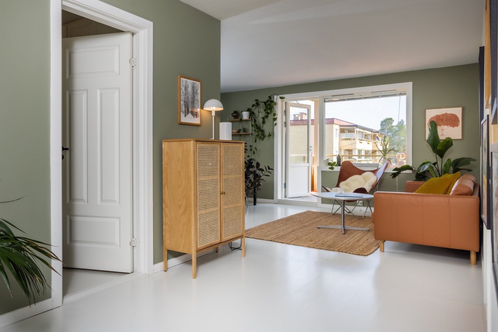 Legg merke til de flotte nymalte gulvene!
De setter sitt hyggelige særpreg og skaper god atmosfære. Galleribilde