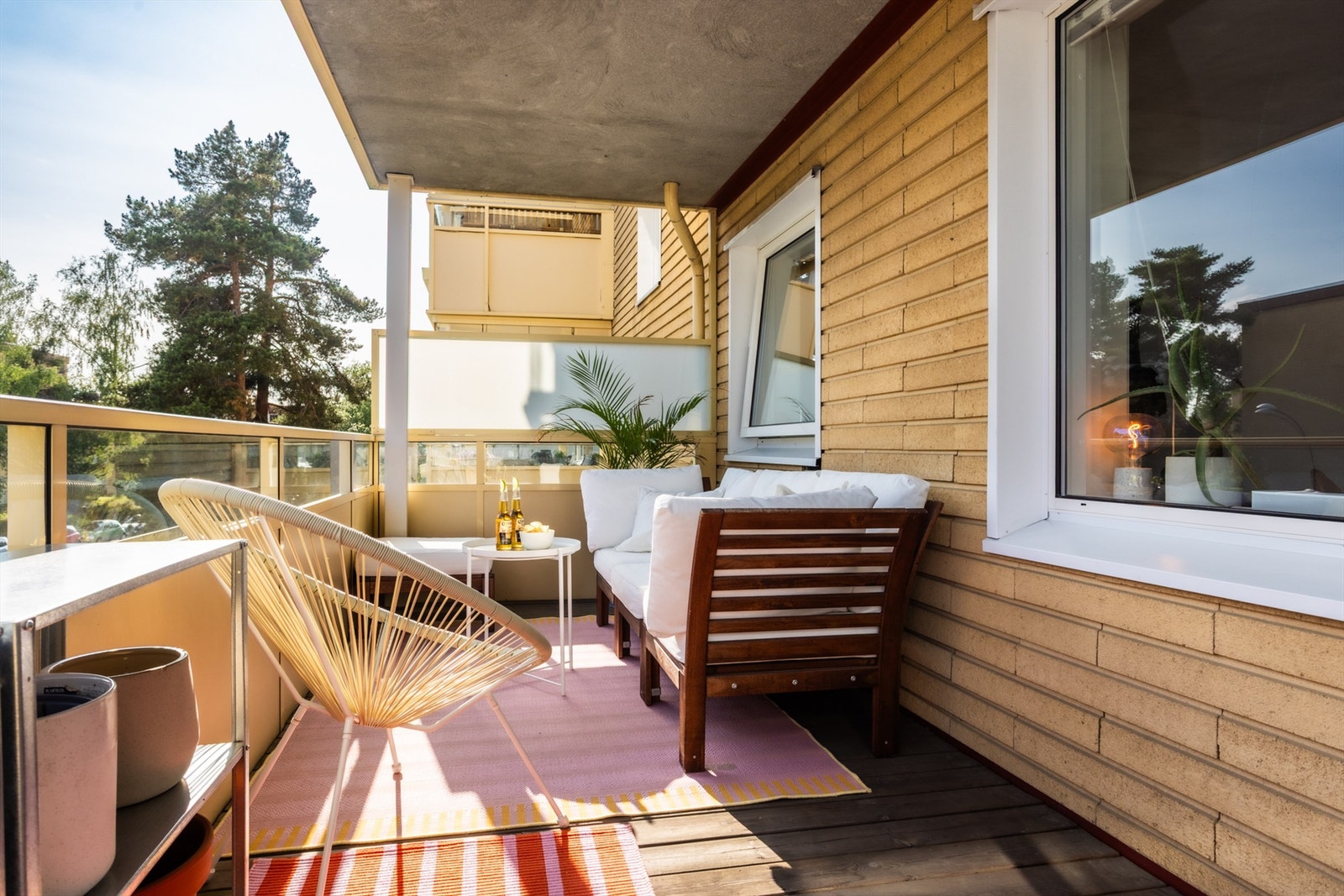 Her har familien virkelig god plass til å boltre seg på.
Grilling er tillatt med elektrisk grill og gassgrill. Galleribilde