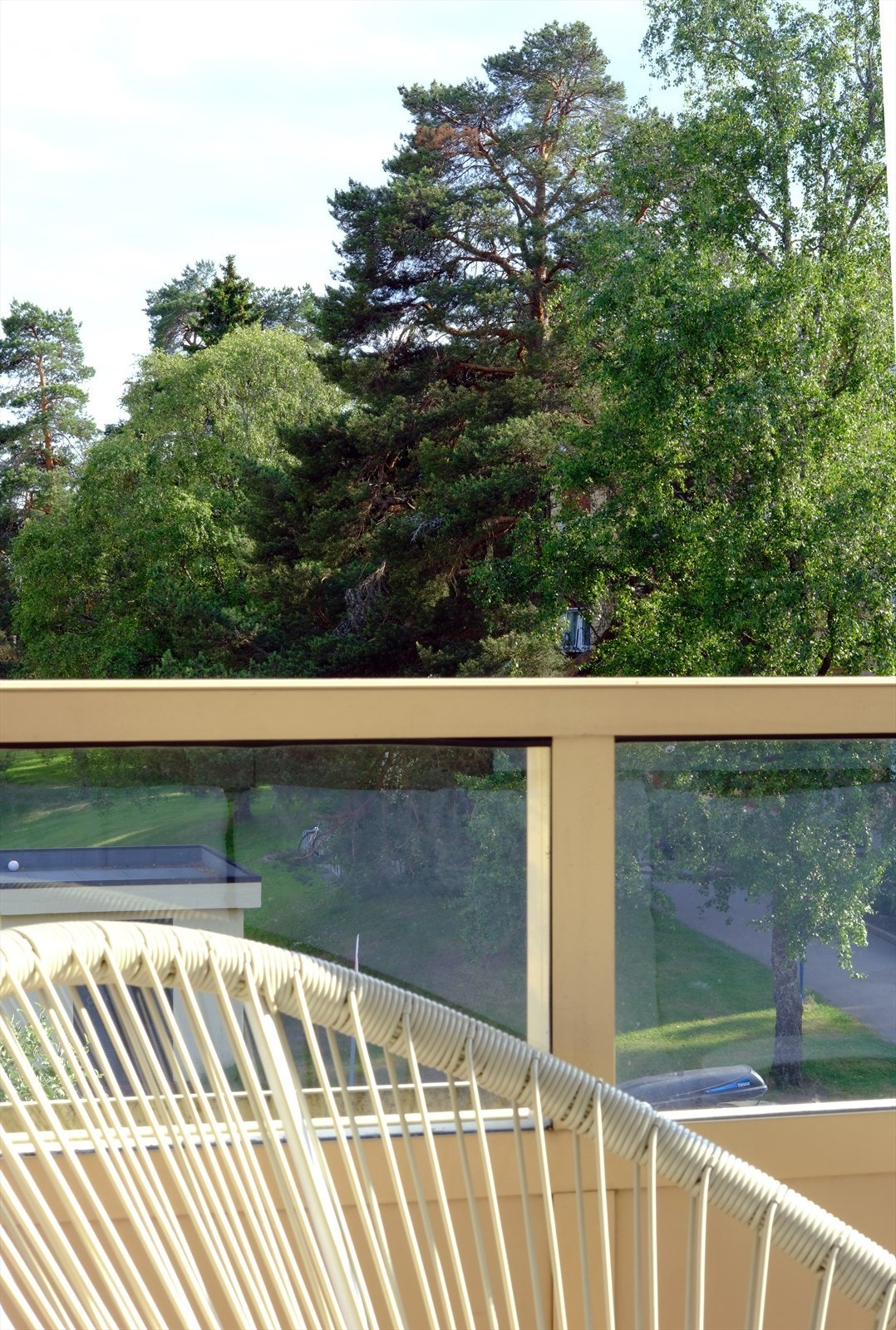 Hyggelig, grønt utsyn fra balkongen. Galleribilde