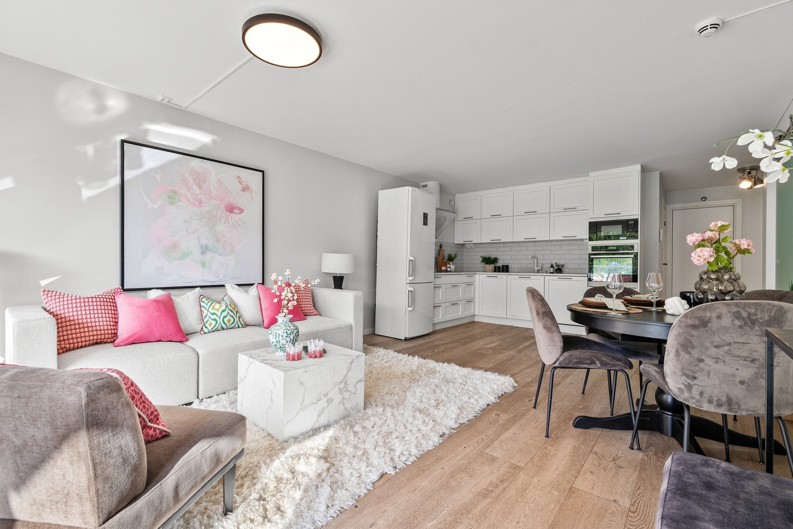 Denne moderne 2-roms leiligheten ligger i 3 etasje på sentrale Hovseter. Galleribilde
