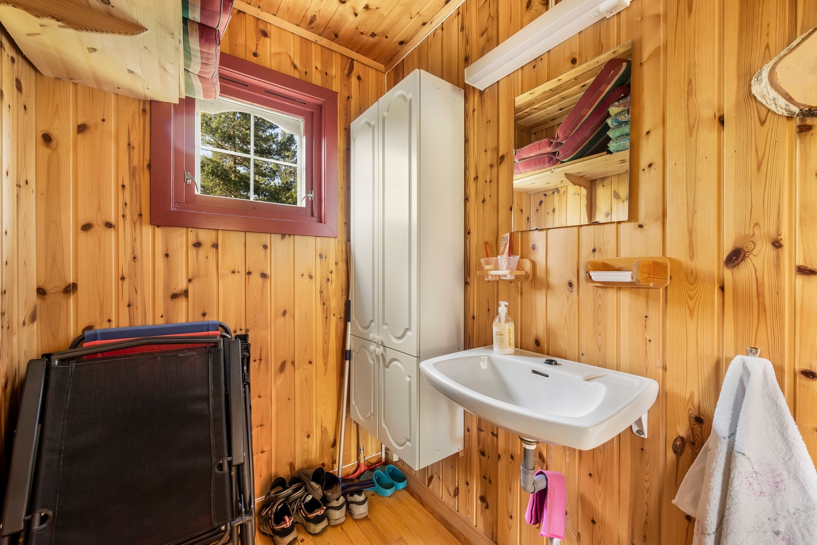 Rom med vaskeservant. Galleribilde