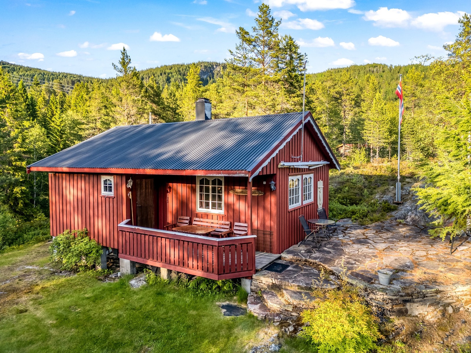 Overbygd veranda ved inngangsparti. Galleribilde