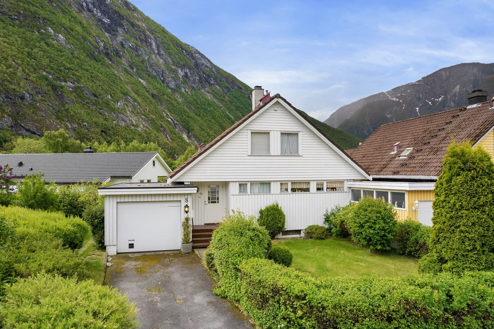 Biloppstillingsplass og tilkomst til garasje. Galleribilde