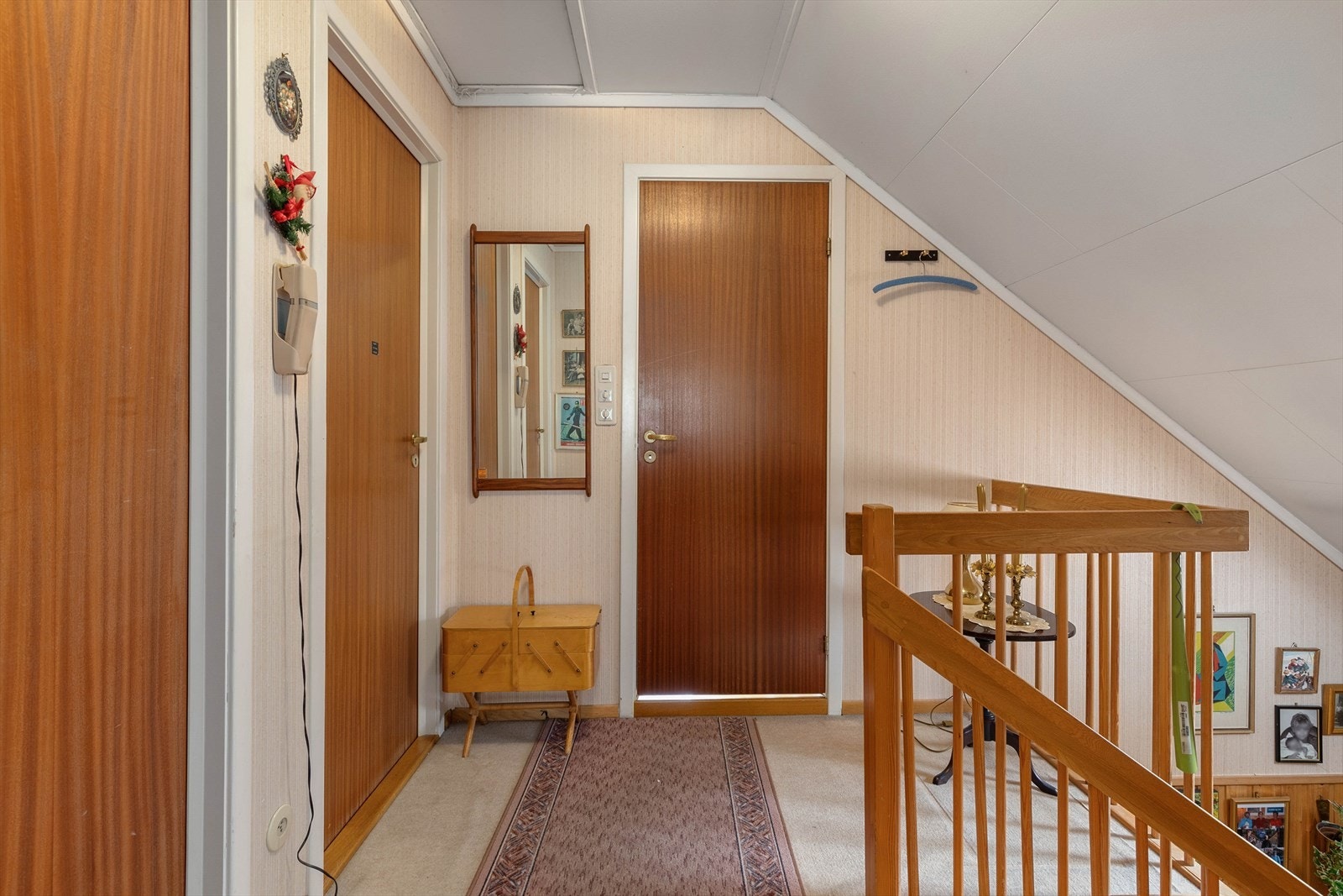 I 2. etasje finn me tre soverom og bad. Galleribilde